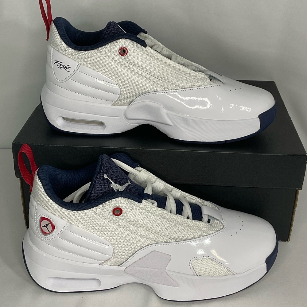 Jordan Max Aura 2 White and Navy Sneakers - size 6y - Picture 7 of 8